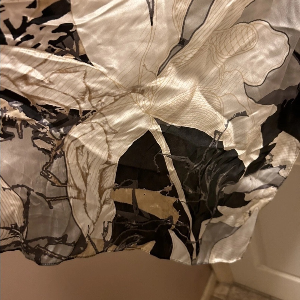Vince Camuto floral Black and White 100% Silk Scarf - Picture 6 of 8